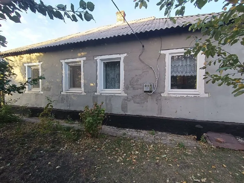 ⚡недвижимость днр⚡ ‼️продажа дома‼️ 🏡продается дом📍г. донецк днр🗺пролетарский район ✅общая площадь–76.4 м2 🏡дом шлакоблочный, фундамент высокий газифицирован, двухконтурный газовый котёл, пластиковые окна, частично утеплены стены, вода, санузел в доме, сливная яма, гараж, хоз постройки 🧾документы готовы 🔥собственник 💴цена: 4🍋500.000 руб ☎️+7(949) 342-02-37 📨подписаться - фотография - 2