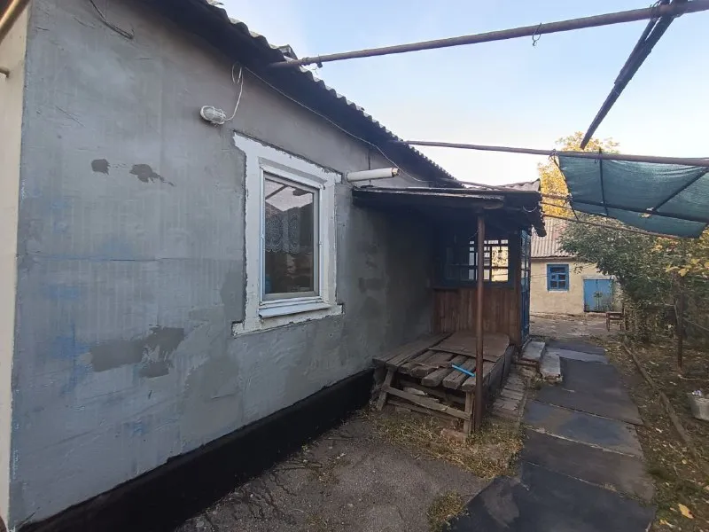 ⚡недвижимость днр⚡ ‼️продажа дома‼️ 🏡продается дом📍г. донецк днр🗺пролетарский район ✅общая площадь–76.4 м2 🏡дом шлакоблочный, фундамент высокий газифицирован, двухконтурный газовый котёл, пластиковые окна, частично утеплены стены, вода, санузел в доме, сливная яма, гараж, хоз постройки 🧾документы готовы 🔥собственник 💴цена: 4🍋500.000 руб ☎️+7(949) 342-02-37 📨подписаться - фотография - 3