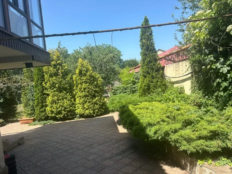 ⚡недвижимость днр⚡ ‼️продажа дома‼️ 🏡продается этажный дом 🗺г. макеевка днр гвардейка, возле кафе малиновка ✅общая площадь дома–350 м2 10 соток земли ✅подъезд хороший, центральная канализация ✅рядом магазины, школа, детский садик, рынок от дороги 100 метров ✅в доме четыре спальни, два санузла, балкон с выходом во двор ✅везде плитка, ландшафтный дизайн 🧾документы готовы 💴цена: 20🍋000.000 ₽ ☎️+7(949) 577-97-42 📨подписаться - фотография - 3