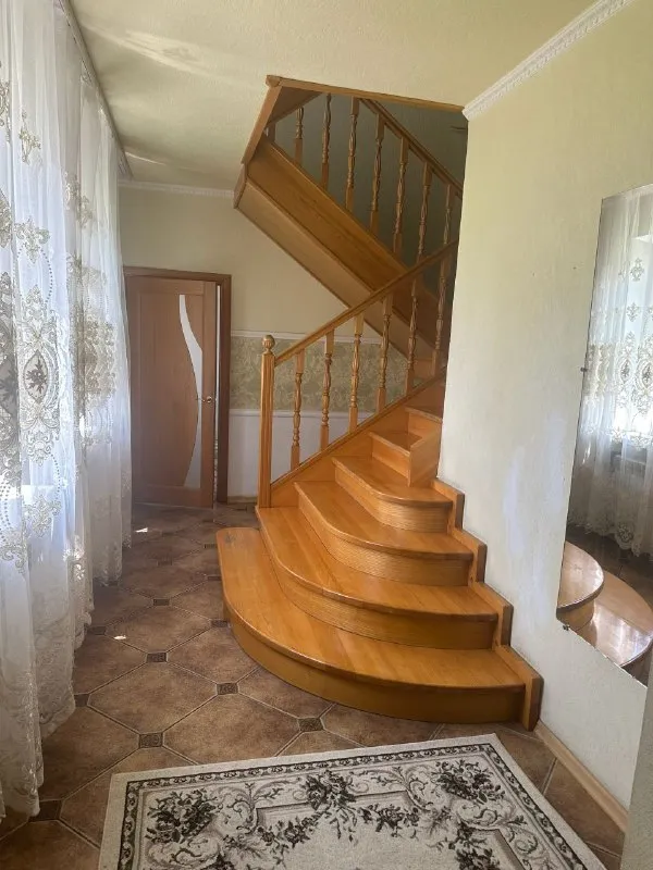 ⚡недвижимость днр⚡ ‼️продажа дома‼️ 🏡продается этажный дом 🗺г. макеевка днр гвардейка, возле кафе малиновка ✅общая площадь дома–350 м2 10 соток земли ✅подъезд хороший, центральная канализация ✅рядом магазины, школа, детский садик, рынок от дороги 100 метров ✅в доме четыре спальни, два санузла, балкон с выходом во двор ✅везде плитка, ландшафтный дизайн 🧾документы готовы 💴цена: 20🍋000.000 ₽ ☎️+7(949) 577-97-42 📨подписаться - фотография - 4