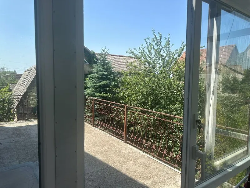 ⚡недвижимость днр⚡ ‼️продажа дома‼️ 🏡продается этажный дом 🗺г. макеевка днр гвардейка, возле кафе малиновка ✅общая площадь дома–350 м2 10 соток земли ✅подъезд хороший, центральная канализация ✅рядом магазины, школа, детский садик, рынок от дороги 100 метров ✅в доме четыре спальни, два санузла, балкон с выходом во двор ✅везде плитка, ландшафтный дизайн 🧾документы готовы 💴цена: 20🍋000.000 ₽ ☎️+7(949) 577-97-42 📨подписаться - фотография - 5