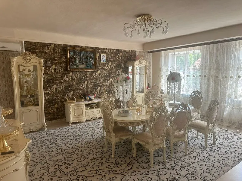 ⚡недвижимость днр⚡ ‼️продажа дома‼️ 🏡продается этажный дом 🗺г. макеевка днр гвардейка, возле кафе малиновка ✅общая площадь дома–350 м2 10 соток земли ✅подъезд хороший, центральная канализация ✅рядом магазины, школа, детский садик, рынок от дороги 100 метров ✅в доме четыре спальни, два санузла, балкон с выходом во двор ✅везде плитка, ландшафтный дизайн 🧾документы готовы 💴цена: 20🍋000.000 ₽ ☎️+7(949) 577-97-42 📨подписаться - фотография - 6