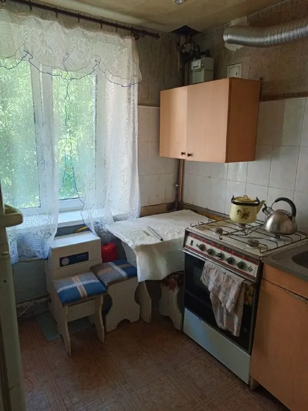 ⚡недвижимость днр⚡ ‼️продажа квартиры‼️ 🏡продам однокомнатную квартиру 🗺г. макеевка днр (бажанова) ✅этажность–2/3 жилого дома ✅общая площадь– 30.2 м2 ✅в квартире установлено автономное отопление одноконтурный котёл, новые радиаторы, трубы, колонка, установлен новый электрический счётчик (осталось сделать разводку) ✅в ванной установлен, но ещё не подключен теплый пол в ванной хороший ремонт с дорогой плиткой, счетчик на воду и газ ✅в зале установлен кондиционер балкон и окно выходит во двор на дк ✅пластиковые окна, застеклённый балкон ✅возле дома магазины, рядом остановки, детский садик, школа. 🔥собственник 💴цена: 2🍋500.000 ₽ ☎️+7(949) 372-89-14 анна 📨подписаться - фотография - 7