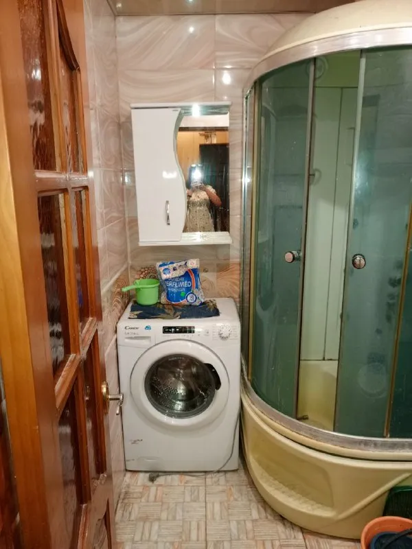 ⚡недвижимость днр⚡ ‼️продажа квартиры‼️ 🏡продам однокомнатную квартиру 🗺г. макеевка днр (бажанова) ✅этажность–2/3 жилого дома ✅общая площадь– 30.2 м2 ✅в квартире установлено автономное отопление одноконтурный котёл, новые радиаторы, трубы, колонка, установлен новый электрический счётчик (осталось сделать разводку) ✅в ванной установлен, но ещё не подключен теплый пол в ванной хороший ремонт с дорогой плиткой, счетчик на воду и газ ✅в зале установлен кондиционер балкон и окно выходит во двор на дк ✅пластиковые окна, застеклённый балкон ✅возле дома магазины, рядом остановки, детский садик, школа. 🔥собственник 💴цена: 2🍋500.000 ₽ ☎️+7(949) 372-89-14 анна 📨подписаться - фотография - 8