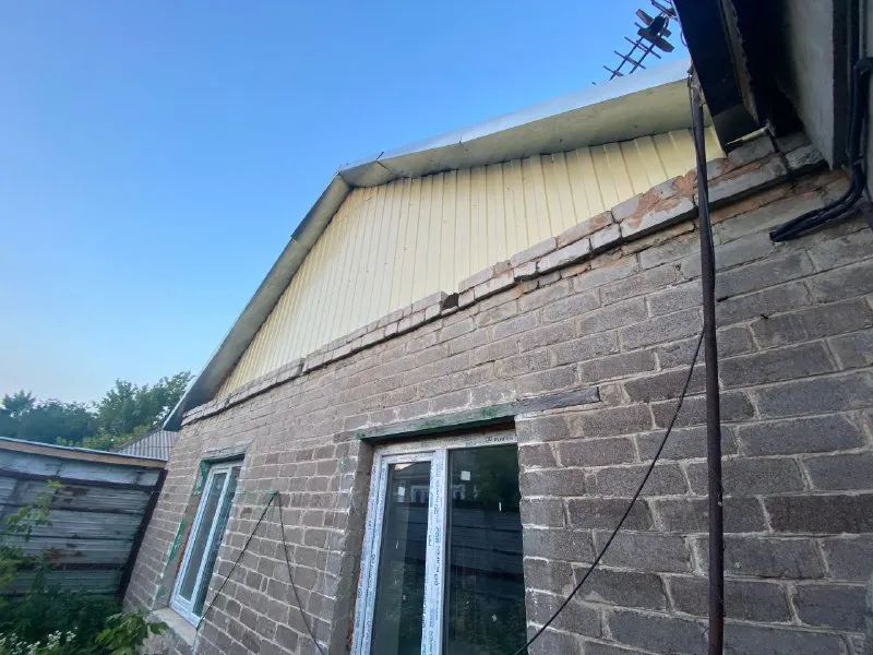 ⚡недвижимость днр⚡ ‼️продажа дома‼️ 🏡продажа дома🗺г. донецк днр киевский район 📍ориентир: остановка благоева ✅общая площадь–54 м2 🏡дом в стадии ремонта утеплённый, новая крыша перекрыта в этом году ✅новые забор и ворота внутри произведена стяжка полов, пластиковые окна, стены готовы под отделочный материал, новая проводка ✅ванная, туалет в доме на территории есть место под гараж свет, вода всё подключено 🔥собственник 💴цена: 2🍋850.000 ₽ ☎️+7(949) 389-96-74; ☎️+7(949) 389-96-75; недвижимость днр - фотография - 2