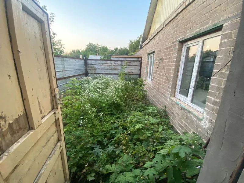 ⚡недвижимость днр⚡ ‼️продажа дома‼️ 🏡продажа дома🗺г. донецк днр киевский район 📍ориентир: остановка благоева ✅общая площадь–54 м2 🏡дом в стадии ремонта утеплённый, новая крыша перекрыта в этом году ✅новые забор и ворота внутри произведена стяжка полов, пластиковые окна, стены готовы под отделочный материал, новая проводка ✅ванная, туалет в доме на территории есть место под гараж свет, вода всё подключено 🔥собственник 💴цена: 2🍋850.000 ₽ ☎️+7(949) 389-96-74; ☎️+7(949) 389-96-75; недвижимость днр - фотография - 3