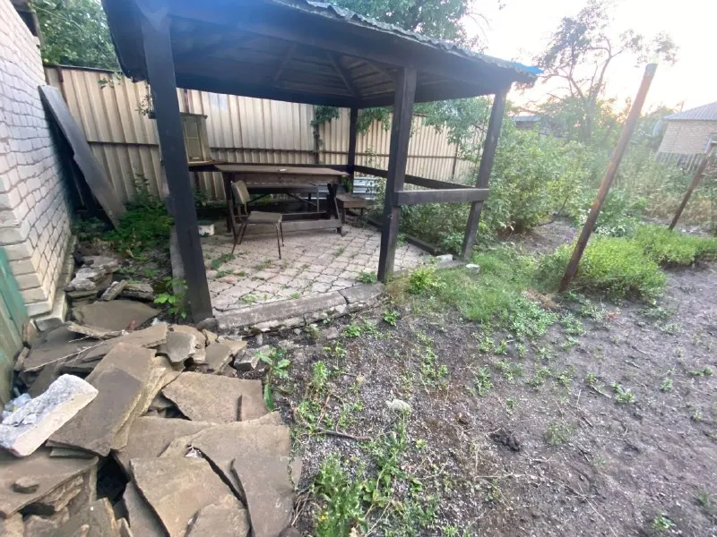 ⚡недвижимость днр⚡ ‼️продажа дома‼️ 🏡продажа дома🗺г. донецк днр киевский район 📍ориентир: остановка благоева ✅общая площадь–54 м2 🏡дом в стадии ремонта утеплённый, новая крыша перекрыта в этом году ✅новые забор и ворота внутри произведена стяжка полов, пластиковые окна, стены готовы под отделочный материал, новая проводка ✅ванная, туалет в доме на территории есть место под гараж свет, вода всё подключено 🔥собственник 💴цена: 2🍋850.000 ₽ ☎️+7(949) 389-96-74; ☎️+7(949) 389-96-75; недвижимость днр - фотография - 4