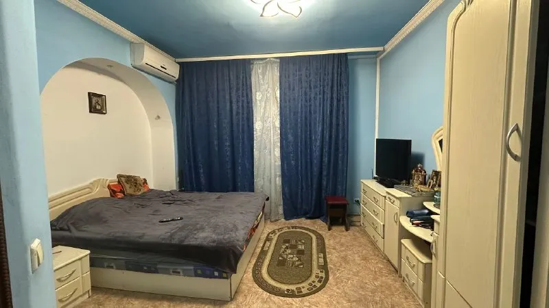 ⚡недвижимость днр⚡ ‼️продажа дома‼️ 🏡продается дом🗺г. донецк днр будённовский район 📍ориентир: буденновская автостанция ✅в доме три раздельные комнаты, кухня, прихожая и большой каминный зал. ✅отопление электрический и угольный котел ✅вода по графику, есть накопительный бак ✅в этом году выполнено утепление и отделка фасада плиткой амк ✅две сплит-системы мебель остаётся на территории приусадебный участник, плодовые деревья, виноград ✅беседка, баня новая, два гаража двор выложен плиткой 🔥собственник 💴цена: 11🍋000.000 ₽ ☎️+7(949) 304-68-31 📨подписаться - фотография - 5