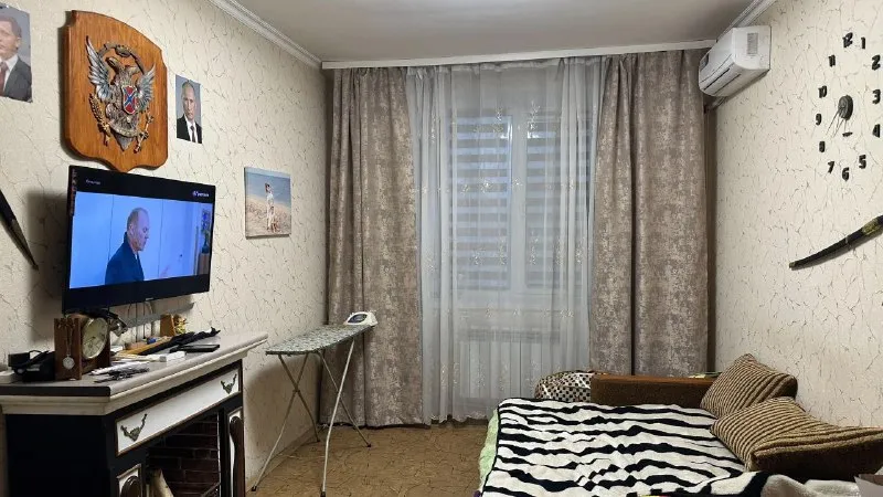 ⚡недвижимость днр⚡ ‼️продажа дома‼️ 🏡продается дом🗺г. донецк днр будённовский район 📍ориентир: буденновская автостанция ✅в доме три раздельные комнаты, кухня, прихожая и большой каминный зал. ✅отопление электрический и угольный котел ✅вода по графику, есть накопительный бак ✅в этом году выполнено утепление и отделка фасада плиткой амк ✅две сплит-системы мебель остаётся на территории приусадебный участник, плодовые деревья, виноград ✅беседка, баня новая, два гаража двор выложен плиткой 🔥собственник 💴цена: 11🍋000.000 ₽ ☎️+7(949) 304-68-31 📨подписаться - фотография - 7