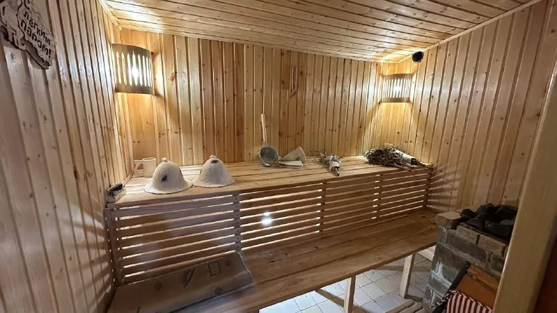 ⚡недвижимость днр⚡ ‼️продажа дома‼️ 🏡продается дом🗺г. донецк днр будённовский район 📍ориентир: буденновская автостанция ✅в доме три раздельные комнаты, кухня, прихожая и большой каминный зал. ✅отопление электрический и угольный котел ✅вода по графику, есть накопительный бак ✅в этом году выполнено утепление и отделка фасада плиткой амк ✅две сплит-системы мебель остаётся на территории приусадебный участник, плодовые деревья, виноград ✅беседка, баня новая, два гаража двор выложен плиткой 🔥собственник 💴цена: 11🍋000.000 ₽ ☎️+7(949) 304-68-31 📨подписаться - фотография - 9