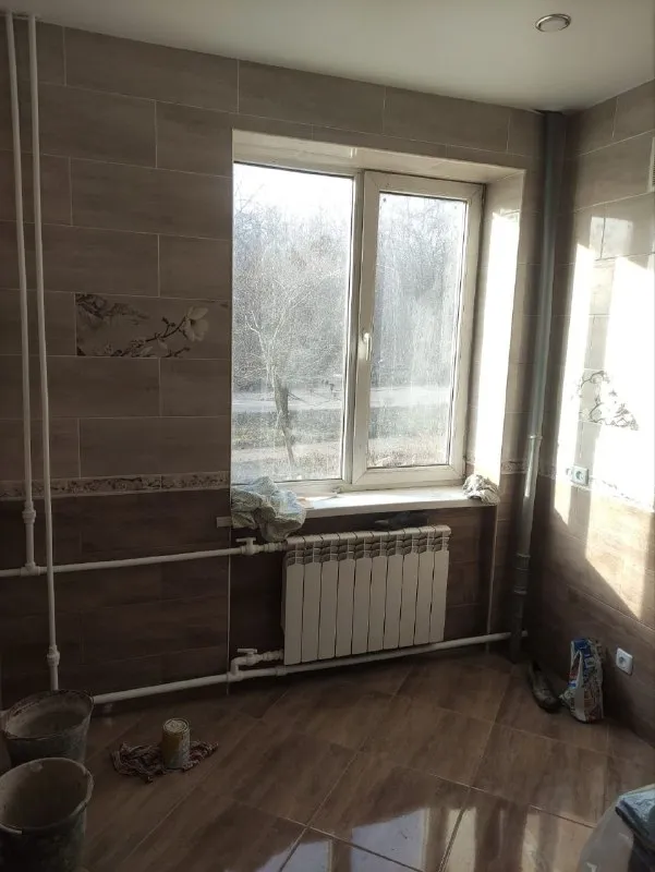 ⚡недвижимость днр⚡ ‼️продажа квартиры‼️ 🏡продажа комнатная квартира центрально-городской район🗺г. макеевка (бажанова) ✅этажность–1/2 жилого дома ✅общая площадь–50 м2 ✅в квартире сделан капитальный ремонт ✅все новое никто не жил после ремонта, есть подвал и место под гараж ✅магазин, рынок, детский садик, школа, больница, остановка все в шаговой доступности 🧾документы готовы 🔥собственник 💴цена: 4🍋000.000 ₽ ☎️+7(949) 329-47-40 елена 📨подписаться - фотография - 5