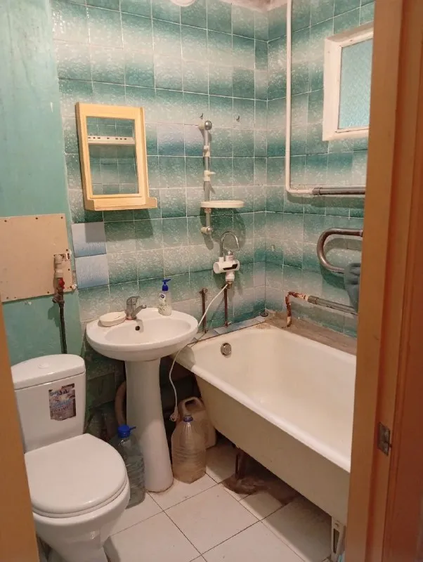 ⚡недвижимость днр⚡ ‼️продажа квартиры‼️ 🏡продается комнатная квартира в калининский район 🗺город донецк днр улица краснофлотская, 78 3/5, не угловая, дом кирпичный общая площадь квартиры 43.1 м2 ✅балкон застеклённый окна и балкон выходят на парк «гулливер». санузел совмещённый ✅вода по графику газовая колонка жилое состояние ✅рядом школа, детский садик, парк, детская областная больница, хорошая транспортная развязка, множество различных магазинов 🧾документы готовы 🔥собственник 💴цена: 4🍋900.000 руб. ☎️+7(949) 335-14-96 📨подписаться - фотография - 6