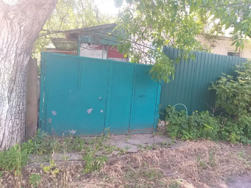 ⚡недвижимость днр⚡ ‼️продажа дома‼️ 🏡продается дом кировский район🗺город донецк днр ул. Старицкого 📍ориентир: фабрика игрушек ✅общая площадь дома–90 м2 ✅паровое отопление, газ, центральный водопровод ✅есть хозпостройки 🧾документы готовы 🔥собственник 💴цена: 5🍋000.000 руб ☎️+7(949) 332-81-32 📨подписаться - фотография - 2