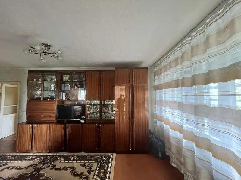 ⚡недвижимость донецк днр. ⚡ ‼️продажа квартиры‼️ 🏡продажа трёхкомнатной квартиры, донецк днр кировский район 📍ориентир: 19 шахта мкр-н текстильщик ✅общая площадь–47,8 м2 ✅этажность–4/5 жилого дома 💬продам квартиру с раздельными комнатами с частичным ремонтом, ✅металлопластиковые окна, балкон застеклен дерево. ✅квартира угловая продажа с мебелью и бытовой техникой 📰документы в росреестре 💳цена: 4🍋450.000 млн. рубл. ‼️торг. 📞все подробности по тел; 📲☎️+7(949)419-42-08 📨подписаться - фотография - 2