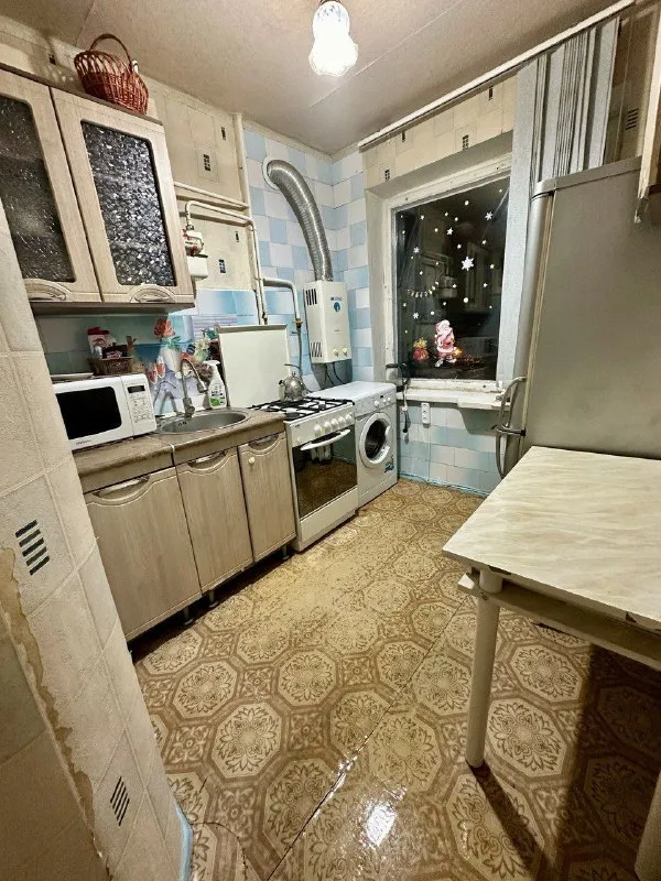 ⚡недвижимость донецк днр. ⚡ ‼️продажа квартиры‼️ 🏡продажа трёхкомнатной квартиры, донецк днр кировский район 📍ориентир: 19 шахта мкр-н текстильщик ✅общая площадь–47,8 м2 ✅этажность–4/5 жилого дома 💬продам квартиру с раздельными комнатами с частичным ремонтом, ✅металлопластиковые окна, балкон застеклен дерево. ✅квартира угловая продажа с мебелью и бытовой техникой 📰документы в росреестре 💳цена: 4🍋450.000 млн. рубл. ‼️торг. 📞все подробности по тел; 📲☎️+7(949)419-42-08 📨подписаться - фотография - 6