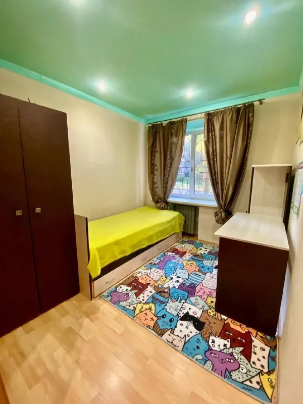 ⚡недвижимость донецк днр⚡ ‼️продажа квартиры‼️ 🏡продажа трехкомнатная квартира 🗺г. донецк днр ворошиловский район ул. 25 лет ркка 5 🌇центр города донецка ✅этажность–2/9 жилого дома ✅описание: - большой двор с детской площадкой и парковочными местами под авто - в шаговой доступности школы, детские сады, секции, магазины, общественный транспорт, больница, церковь - фотография - 3