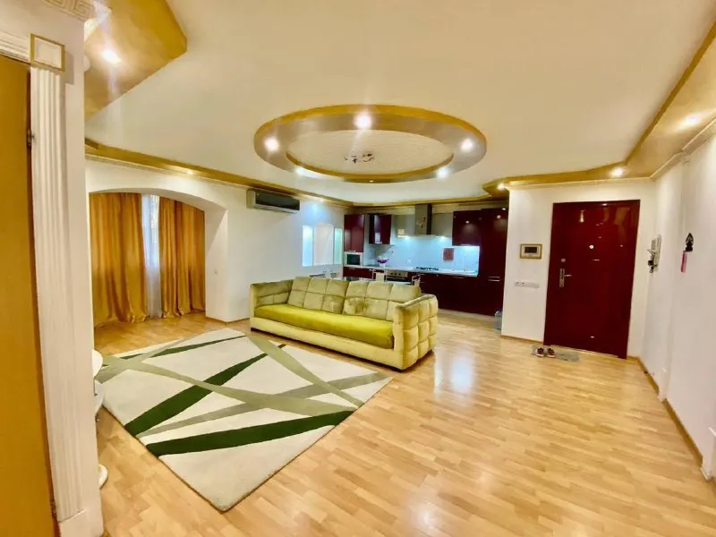 ⚡недвижимость донецк днр⚡ ‼️продажа квартиры‼️ 🏡продажа трехкомнатная квартира 🗺г. донецк днр ворошиловский район ул. 25 лет ркка 5 🌇центр города донецка ✅этажность–2/9 жилого дома ✅описание: - большой двор с детской площадкой и парковочными местами под авто - в шаговой доступности школы, детские сады, секции, магазины, общественный транспорт, больница, церковь - фотография - 5