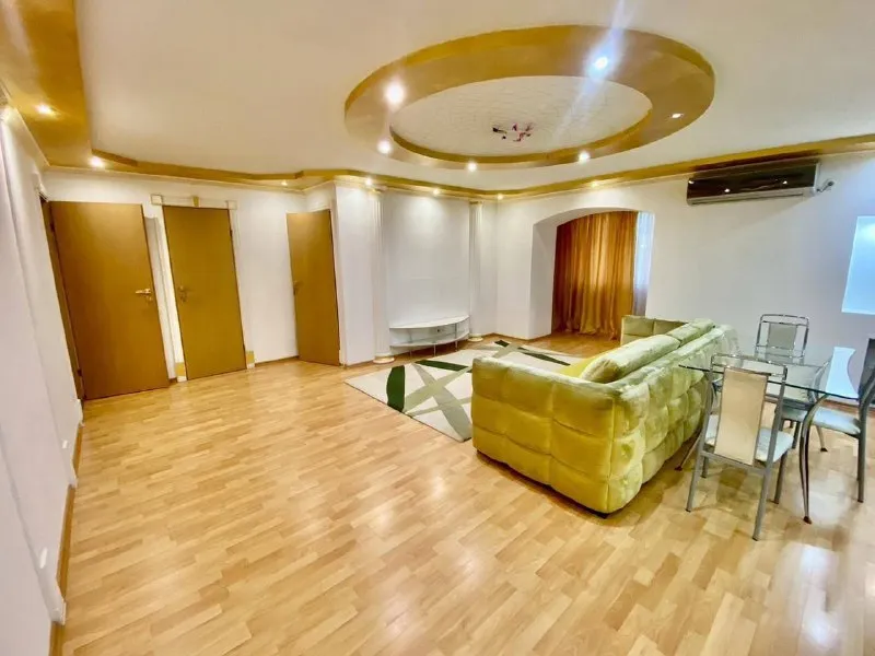 ⚡недвижимость донецк днр⚡ ‼️продажа квартиры‼️ 🏡продажа трехкомнатная квартира 🗺г. донецк днр ворошиловский район ул. 25 лет ркка 5 🌇центр города донецка ✅этажность–2/9 жилого дома ✅описание: - большой двор с детской площадкой и парковочными местами под авто - в шаговой доступности школы, детские сады, секции, магазины, общественный транспорт, больница, церковь - фотография - 6