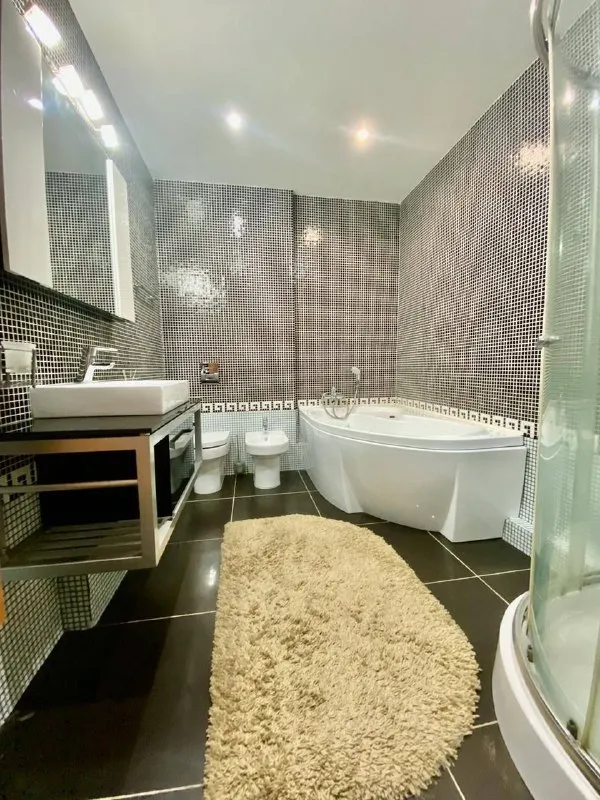 ⚡недвижимость донецк днр⚡ ‼️продажа квартиры‼️ 🏡продажа трехкомнатная квартира 🗺г. донецк днр ворошиловский район ул. 25 лет ркка 5 🌇центр города донецка ✅этажность–2/9 жилого дома ✅описание: - большой двор с детской площадкой и парковочными местами под авто - в шаговой доступности школы, детские сады, секции, магазины, общественный транспорт, больница, церковь - фотография - 8