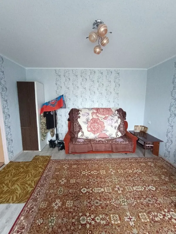 продаю однокомнатную квартиру 🌇г. макеевка, мкрн. зеленый. 📍 ✅квартира 32 м2. ✅пластиковые окна ✅пластиковые трубы ✅ 6/9 этаж ✅ балкон застеклён ✅ новая проводка ✅ мебель частично остается ✅металлические двери 🌎рядом остановка, магазины, школа, садик 💰 стоимость 2.400.000 ₽ торг 📲☎+7949-416-89-33 евгений ан терем подписаться | дать объявление - фотография - 2