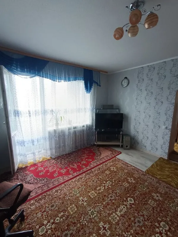 продаю однокомнатную квартиру 🌇г. макеевка, мкрн. зеленый. 📍 ✅квартира 32 м2. ✅пластиковые окна ✅пластиковые трубы ✅ 6/9 этаж ✅ балкон застеклён ✅ новая проводка ✅ мебель частично остается ✅металлические двери 🌎рядом остановка, магазины, школа, садик 💰 стоимость 2.400.000 ₽ торг 📲☎+7949-416-89-33 евгений ан терем подписаться | дать объявление - фотография - 3