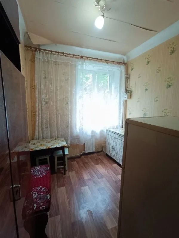 продам однокомнатную квартиру 🌇г. макеевка, ул. депутатская. 📍 ✅сталинка, квартира  29.5 м2. ✅пластиковые окна ✅ пластиковые трубы ✅ 2/4 этаж ⛽ газовая колонка ✅ высокие потолки ✅ мебель остается ✅ металлические двери ✅рядом остановка, магазины, школа, садик 💰цена 1.8 млн. ₽ торг 📲☎+7949-416-89-33 евгений ан терем подписаться | дать объявление - фотография - 4