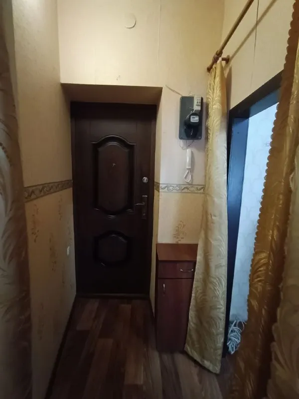 продам однокомнатную квартиру 🌇г. макеевка, ул. депутатская. 📍 ✅сталинка, квартира  29.5 м2. ✅пластиковые окна ✅ пластиковые трубы ✅ 2/4 этаж ⛽ газовая колонка ✅ высокие потолки ✅ мебель остается ✅ металлические двери ✅рядом остановка, магазины, школа, садик 💰цена 1.8 млн. ₽ торг 📲☎+7949-416-89-33 евгений ан терем подписаться | дать объявление - фотография - 5