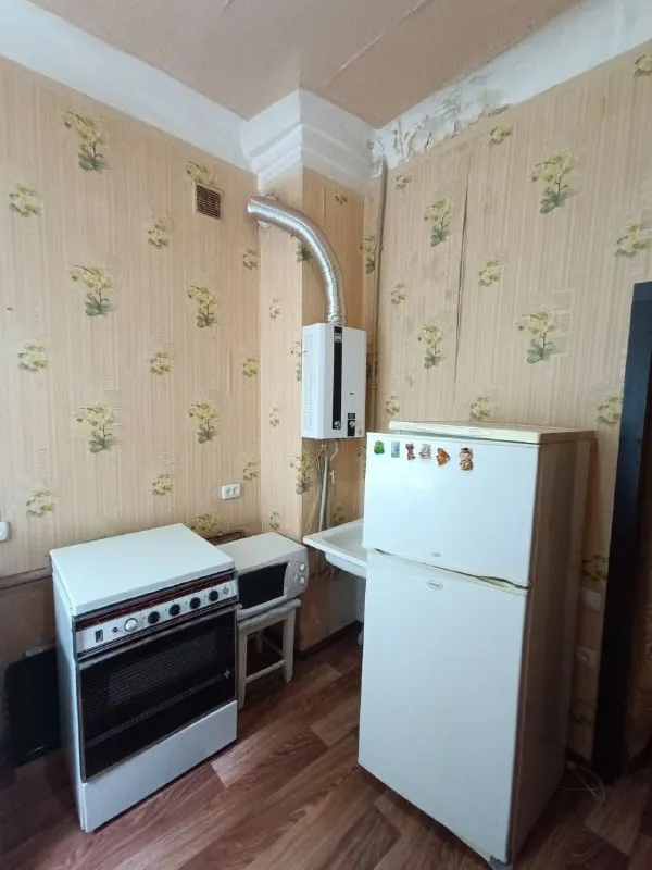 продам однокомнатную квартиру 🌇г. макеевка, ул. депутатская. 📍 ✅сталинка, квартира  29.5 м2. ✅пластиковые окна ✅ пластиковые трубы ✅ 2/4 этаж ⛽ газовая колонка ✅ высокие потолки ✅ мебель остается ✅ металлические двери ✅рядом остановка, магазины, школа, садик 💰цена 1.8 млн. ₽ торг 📲☎+7949-416-89-33 евгений ан терем подписаться | дать объявление - фотография - 6