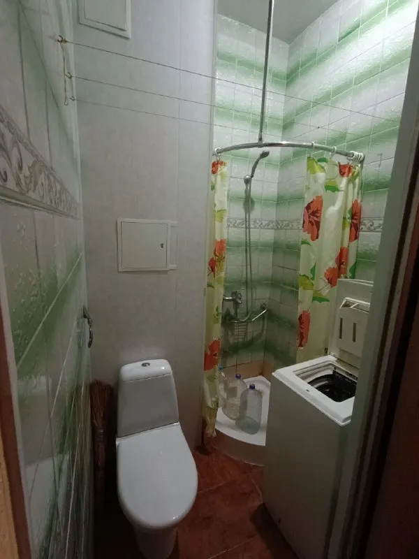 продам однокомнатную квартиру 🌇г. макеевка, ул. депутатская. 📍 ✅сталинка, квартира  29.5 м2. ✅пластиковые окна ✅ пластиковые трубы ✅ 2/4 этаж ⛽ газовая колонка ✅ высокие потолки ✅ мебель остается ✅ металлические двери ✅рядом остановка, магазины, школа, садик 💰цена 1.8 млн. ₽ торг 📲☎+7949-416-89-33 евгений ан терем подписаться | дать объявление - фотография - 7