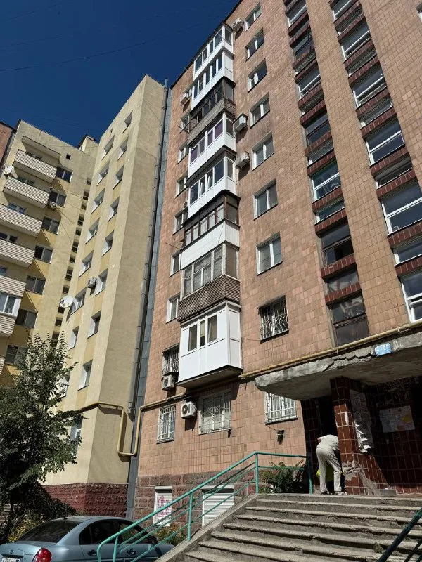 продам 2 ком квартиру буденновский район ул кедрина 14 2/9 этаж общая площадь 48м2 вода круглосуточно !!! отличное месторасположение рядом рынки, садики, школы, магазины две раздельные комнаты, ванна и балкон -сделан ремонт кондиционер, машинка автомат, шкафы, кровать в квартире все остаётся документы готовы 4 000 000₽ +79494113097 алина @as_01vva telegram - фотография - 10