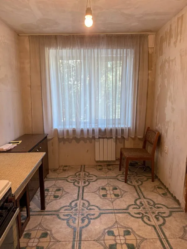 продам 2 ком квартиру буденновский район ул кедрина 14 2/9 этаж общая площадь 48м2 вода круглосуточно !!! отличное месторасположение рядом рынки, садики, школы, магазины две раздельные комнаты, ванна и балкон -сделан ремонт кондиционер, машинка автомат, шкафы, кровать в квартире все остаётся документы готовы 4 000 000₽ +79494113097 алина @as_01vva telegram - фотография - 5