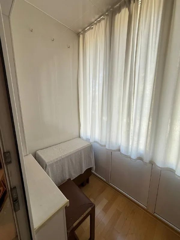 продам 2 ком квартиру буденновский район ул кедрина 14 2/9 этаж общая площадь 48м2 вода круглосуточно !!! отличное месторасположение рядом рынки, садики, школы, магазины две раздельные комнаты, ванна и балкон -сделан ремонт кондиционер, машинка автомат, шкафы, кровать в квартире все остаётся документы готовы 4 000 000₽ +79494113097 алина @as_01vva telegram - фотография - 8