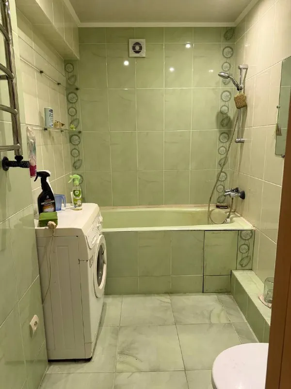 продам 2 ком квартиру буденновский район ул кедрина 14 2/9 этаж общая площадь 48м2 вода круглосуточно !!! отличное месторасположение рядом рынки, садики, школы, магазины две раздельные комнаты, ванна и балкон -сделан ремонт кондиционер, машинка автомат, шкафы, кровать в квартире все остаётся документы готовы 4 000 000₽ +79494113097 алина @as_01vva telegram - фотография - 9