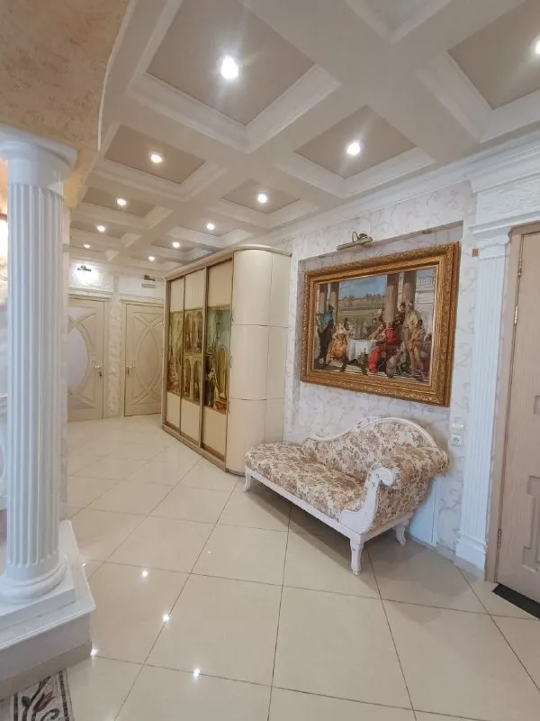 в продаже эксклюзивная трёхкомнатная квартира❗️ 🌇г. донецк, ул. постышева. рядом площадь ленина. 📍 ✅площадь квартиры 130 м2. ✅хорошее место расположения. 📑документы готовы к сделке. ✅пластиковые окна 👍 шикарный ремонт ✅консьерж круглосуточно - фотография - 10