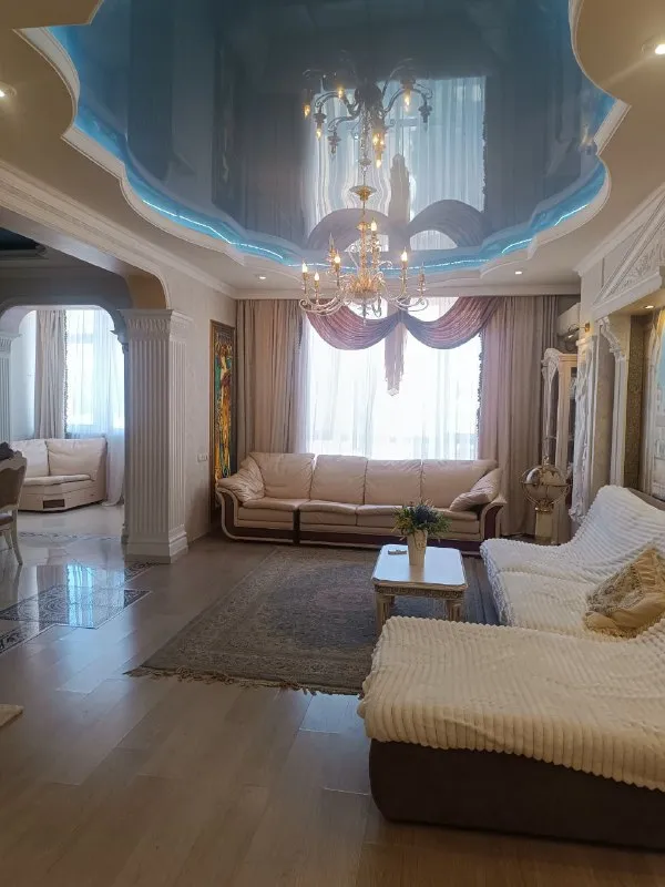 в продаже эксклюзивная трёхкомнатная квартира❗️ 🌇г. донецк, ул. постышева. рядом площадь ленина. 📍 ✅площадь квартиры 130 м2. ✅хорошее место расположения. 📑документы готовы к сделке. ✅пластиковые окна 👍 шикарный ремонт ✅консьерж круглосуточно - фотография - 2