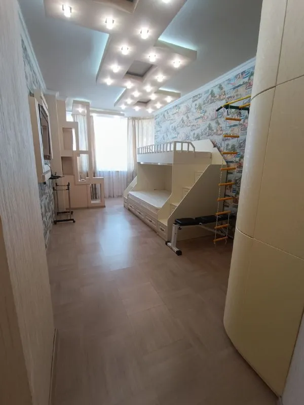 в продаже эксклюзивная трёхкомнатная квартира❗️ 🌇г. донецк, ул. постышева. рядом площадь ленина. 📍 ✅площадь квартиры 130 м2. ✅хорошее место расположения. 📑документы готовы к сделке. ✅пластиковые окна 👍 шикарный ремонт ✅консьерж круглосуточно - фотография - 3