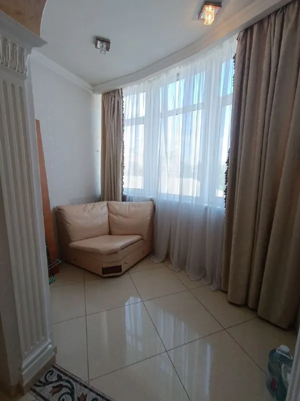 в продаже эксклюзивная трёхкомнатная квартира❗️ 🌇г. донецк, ул. постышева. рядом площадь ленина. 📍 ✅площадь квартиры 130 м2. ✅хорошее место расположения. 📑документы готовы к сделке. ✅пластиковые окна 👍 шикарный ремонт ✅консьерж круглосуточно - фотография - 6