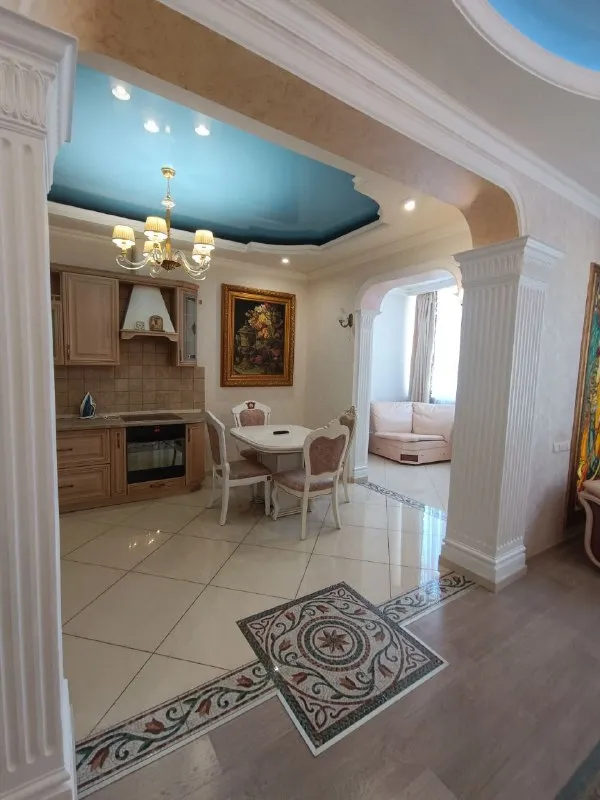 в продаже эксклюзивная трёхкомнатная квартира❗️ 🌇г. донецк, ул. постышева. рядом площадь ленина. 📍 ✅площадь квартиры 130 м2. ✅хорошее место расположения. 📑документы готовы к сделке. ✅пластиковые окна 👍 шикарный ремонт ✅консьерж круглосуточно - фотография - 7