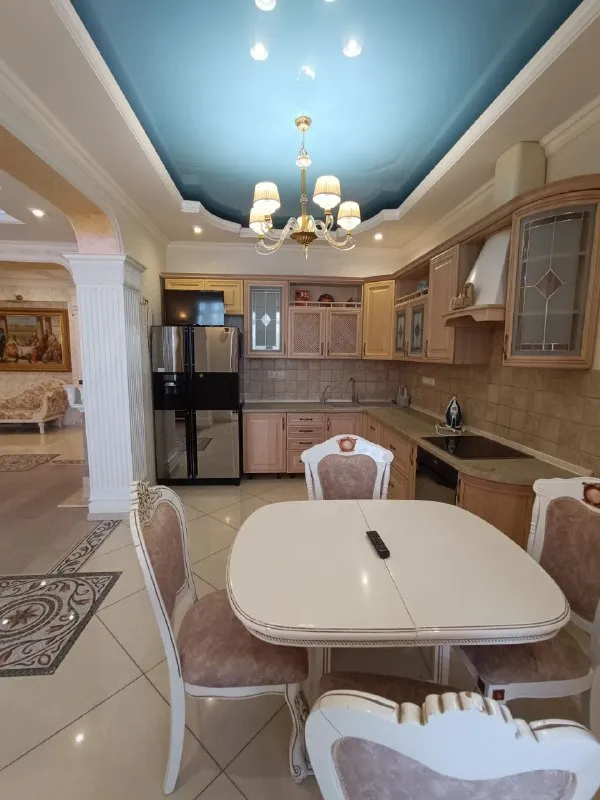 в продаже эксклюзивная трёхкомнатная квартира❗️ 🌇г. донецк, ул. постышева. рядом площадь ленина. 📍 ✅площадь квартиры 130 м2. ✅хорошее место расположения. 📑документы готовы к сделке. ✅пластиковые окна 👍 шикарный ремонт ✅консьерж круглосуточно - фотография - 8