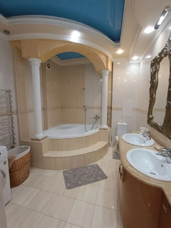 в продаже эксклюзивная трёхкомнатная квартира❗️ 🌇г. донецк, ул. постышева. рядом площадь ленина. 📍 ✅площадь квартиры 130 м2. ✅хорошее место расположения. 📑документы готовы к сделке. ✅пластиковые окна 👍 шикарный ремонт ✅консьерж круглосуточно - фотография - 9