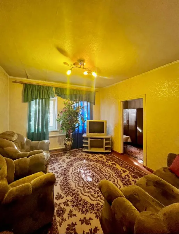 ‼️аренда дома‼️ 🏡аренда комн дома + гараж. 🗺ориентир: кировский пивзавод-семашко г. донецк днр кировский район ✅сдам дом со всей мебелью и техникой долгосрочно от 6 месяцев ✅приоритет: семья с детьми, 2 мужчины итр по усмотрению 💦вода согласно графика района 1/3 дня, бойлер, газовое отопление, душ. кабина место отдыха во дворе ‼️долгосрочная аренда‼️ 💴цена: 30.000₽ + свет, вода, газ ☎️+7(949)419-42-08 ан 📨подписаться - фотография - 7