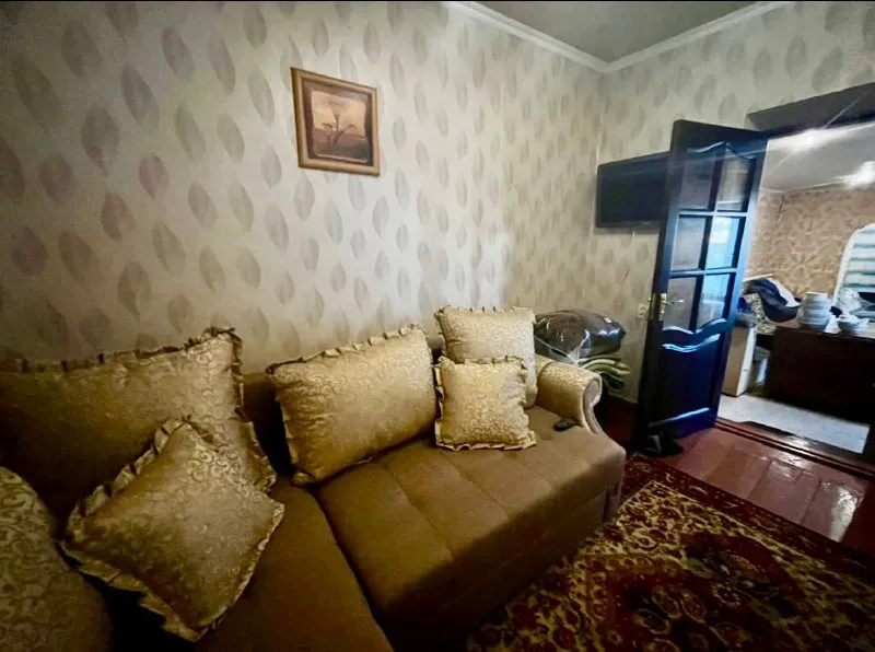 ‼️аренда дома‼️ 🏡аренда комн дома + гараж. 🗺ориентир: кировский пивзавод-семашко г. донецк днр кировский район ✅сдам дом со всей мебелью и техникой долгосрочно от 6 месяцев ✅приоритет: семья с детьми, 2 мужчины итр по усмотрению 💦вода согласно графика района 1/3 дня, бойлер, газовое отопление, душ. кабина место отдыха во дворе ‼️долгосрочная аренда‼️ 💴цена: 30.000₽ + свет, вода, газ ☎️+7(949)419-42-08 ан 📨подписаться - фотография - 9