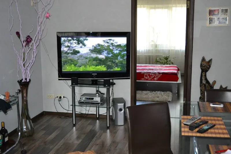 продам 3х комнатную квартиру 🌇в центре донецка калининский район - ильича 📍 📍лучшая локация города ✅очень удобное расположение, рядом набережная 💦вода по графику ✅комнаты раздельные ✅этаж 3/5 ✅в квартире сделан качественный ремонт ✅уста. .. ет 💰цена 6.000.000 ₽ реальному клиенту реальный торг ‼️ 👁показ в любое время 📲☎️+79496455686 📲☎️+79495059339 подписаться | дать объявление - фотография - 5