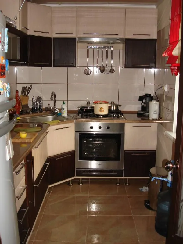 продам 3х комнатную квартиру 🌇в центре донецка калининский район - ильича 📍 📍лучшая локация города ✅очень удобное расположение, рядом набережная 💦вода по графику ✅комнаты раздельные ✅этаж 3/5 ✅в квартире сделан качественный ремонт ✅уста. .. ет 💰цена 6.000.000 ₽ реальному клиенту реальный торг ‼️ 👁показ в любое время 📲☎️+79496455686 📲☎️+79495059339 подписаться | дать объявление - фотография - 6