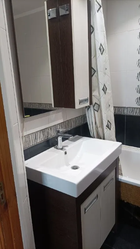 сдам квартиру. от хозяина. трехкомнатная квартира 🌇кв. п. восточный г. макеевка📍 ✅в хорошем состоянии, вся необходимая мебель и техника есть. 💦вода круглосуточно. 💰стоимость 40 000₽ + к/у. 📲☎️+7-949-391-70-93 📲☎️+7-949-081-64-57 оксана подписаться  |  дать объявление - фотография - 9