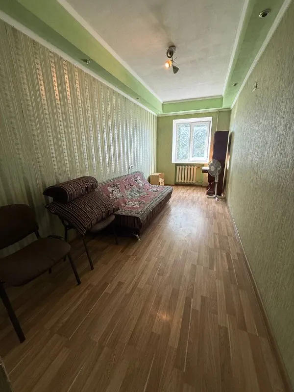 продажа 3х комнатной квартиры в центре донецка ворошиловский район тц золотое кольцо - ул. университетская 7 ☎️+79496455686 ☎️+79495059339 📍лучшая локация города 🌆 документы полностью готовы к сделке, прописанных нет‼️ 📌холодная и горячая вода по графику, газовая колонка 📌в квартире сделан ремонт на 80% (осталось доклеить обои в зале ) 📌установлены пластиковые окна 📌этажность дома 5/5 📌общая квадратура 57 кв - фотография - 3