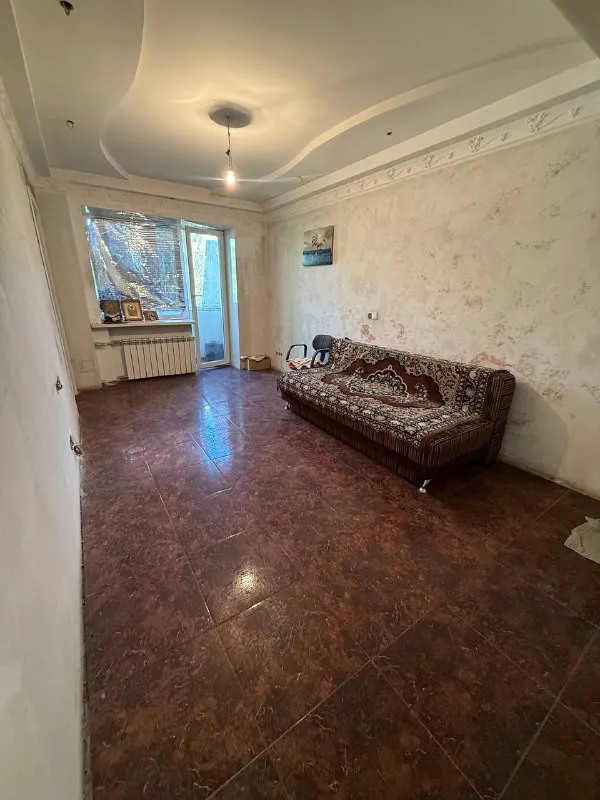 продажа 3х комнатной квартиры в центре донецка ворошиловский район тц золотое кольцо - ул. университетская 7 ☎️+79496455686 ☎️+79495059339 📍лучшая локация города 🌆 документы полностью готовы к сделке, прописанных нет‼️ 📌холодная и горячая вода по графику, газовая колонка 📌в квартире сделан ремонт на 80% (осталось доклеить обои в зале ) 📌установлены пластиковые окна 📌этажность дома 5/5 📌общая квадратура 57 кв - фотография - 4