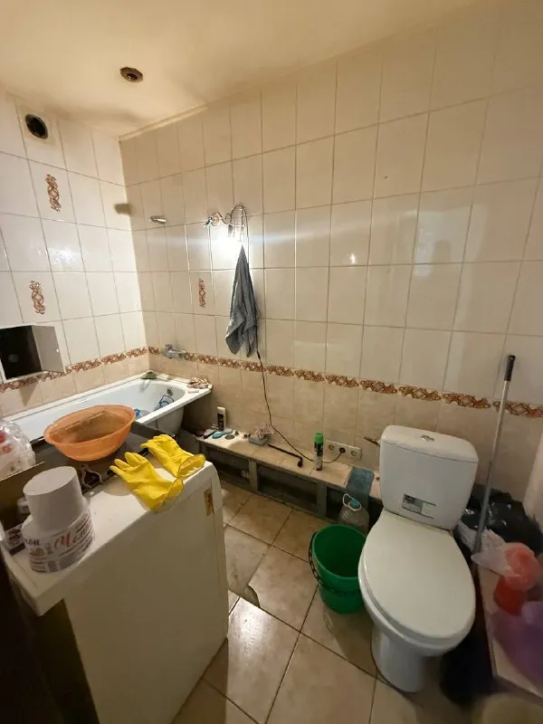 продажа 3х комнатной квартиры в центре донецка ворошиловский район тц золотое кольцо - ул. университетская 7 ☎️+79496455686 ☎️+79495059339 📍лучшая локация города 🌆 документы полностью готовы к сделке, прописанных нет‼️ 📌холодная и горячая вода по графику, газовая колонка 📌в квартире сделан ремонт на 80% (осталось доклеить обои в зале ) 📌установлены пластиковые окна 📌этажность дома 5/5 📌общая квадратура 57 кв - фотография - 6