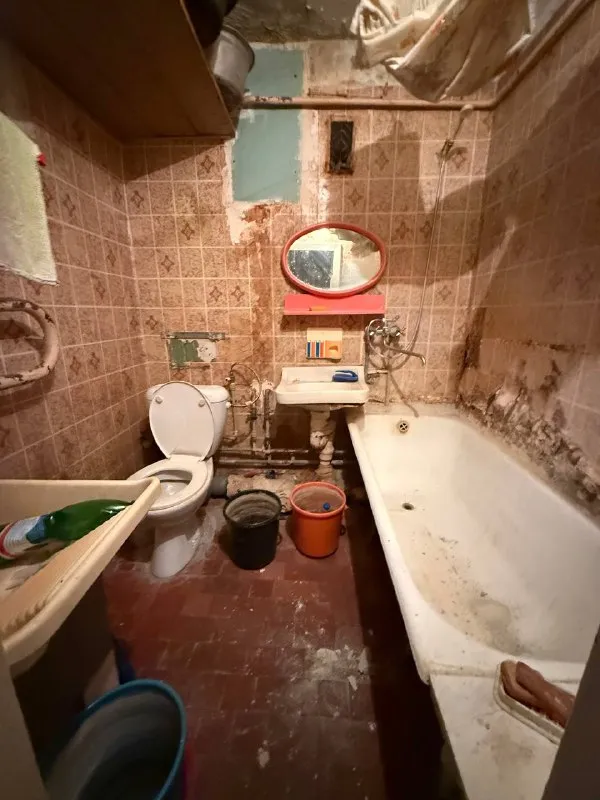 ☎️+79496455686 продажа однокомнатной - квартиры в ворошиловский районе донецка‼️ - мира 1 ‼️ расположена в девятиэтажном доме, на восьмом этаже‼️ документы полностью готовы к сделке‼️ собственник в донецке‼️ 📌вода согласно графику 📌квартира теплая насыщенная инфраструктура: - детские сады; - школы; - продуктовые магазины; - супермаркет 👌развитая транспортная развязка в любую точку города. остановки маршрутного такси в шаговой доступности. цена 2 800 000 руб ☎️+79496455686 - фотография - 7