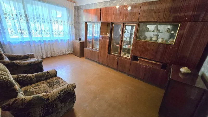 продаю, 3х ком квартиру за 2.8 млн. рублей в донецке! 3х комнатная квартира, общей площадью 56 м² и кухней 8 м² расположена на 1м этаже, 5 ти этажного дома в г. донецке, пролетарский район, ул. дудинская фото соответствует! документы в порядке, собственник в городе, прописанных, долгов нет! звоните +7949 451 3060, александр топ риелтор днр или пишите в телеграм @toprieltordnr, отвечу на все вопросы! - фотография - 2